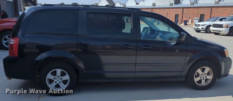 image for item NZ9376 2010 Dodge Grand Caravan van