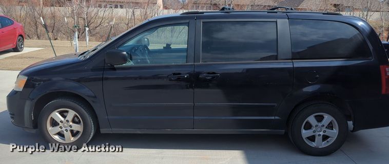 image for item NZ9376 2010 Dodge Grand Caravan van