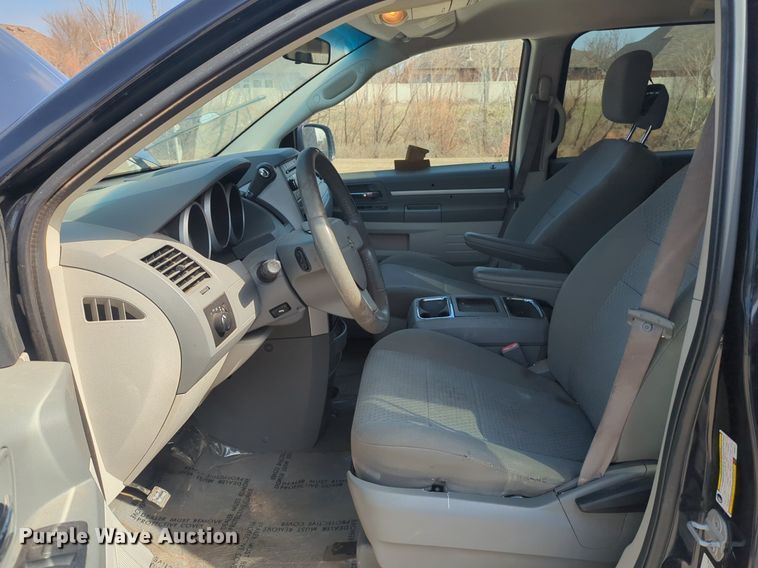 image for item NZ9376 2010 Dodge Grand Caravan van