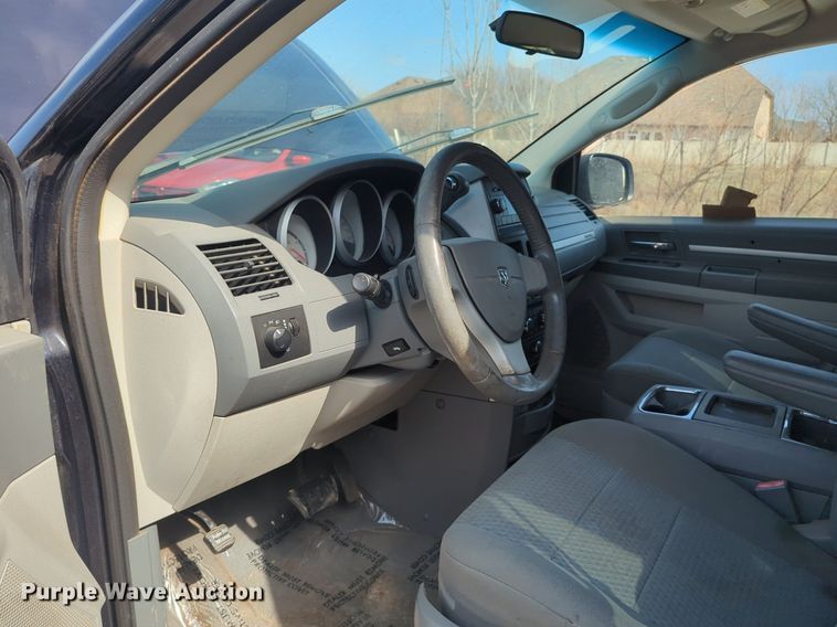 image for item NZ9376 2010 Dodge Grand Caravan van