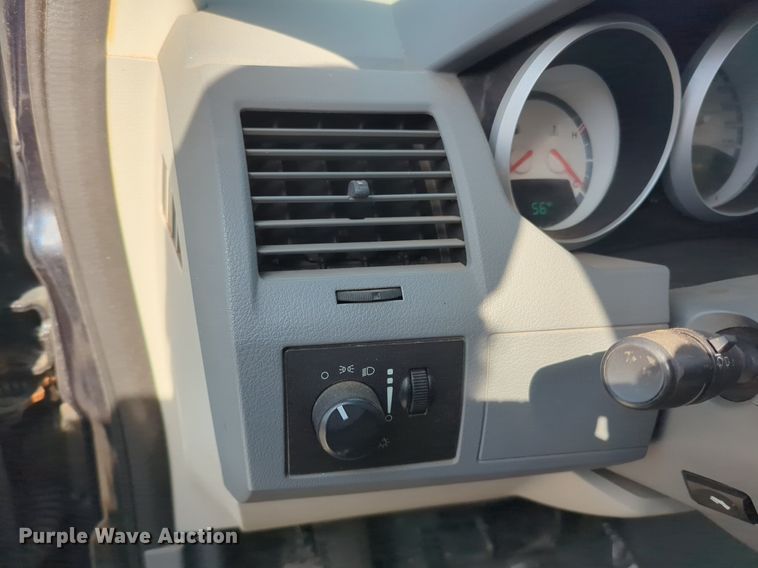 image for item NZ9376 2010 Dodge Grand Caravan van