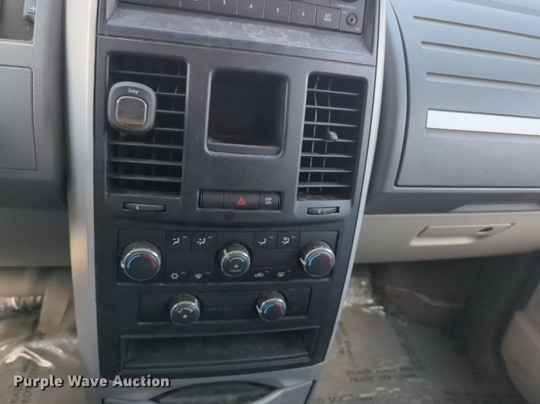 image for item NZ9376 2010 Dodge Grand Caravan van