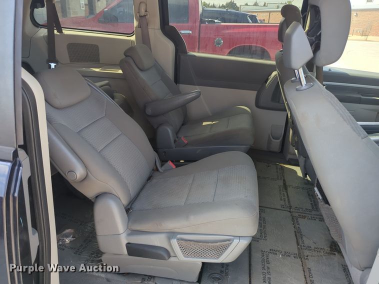 image for item NZ9376 2010 Dodge Grand Caravan van