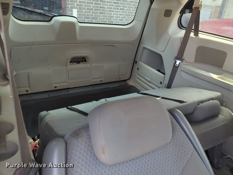 image for item NZ9376 2010 Dodge Grand Caravan van