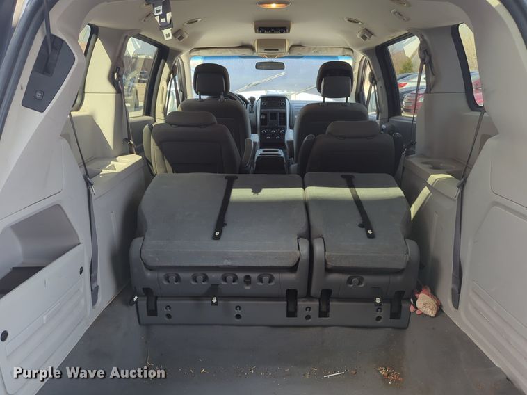 image for item NZ9376 2010 Dodge Grand Caravan van