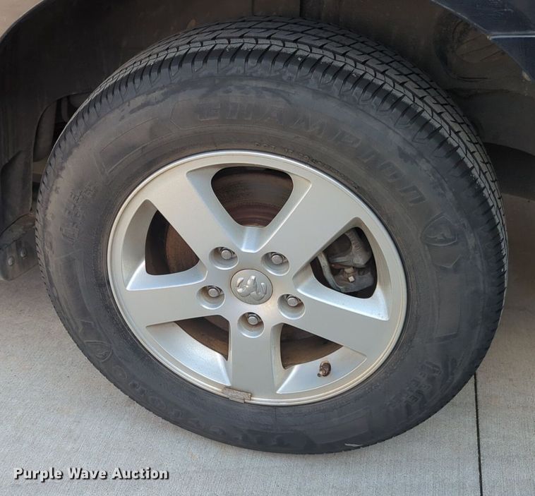 image for item NZ9376 2010 Dodge Grand Caravan van