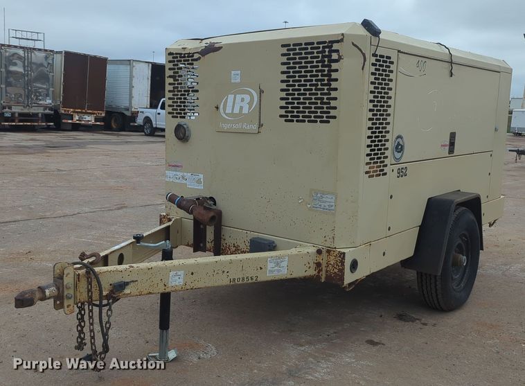 image for item NZ9404 2008 Doosan 400 air compressor