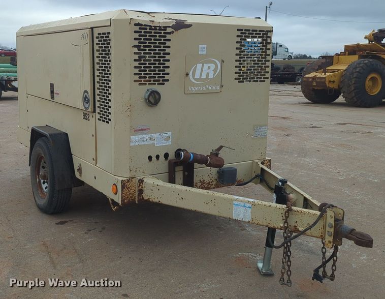 image for item NZ9404 2008 Doosan 400 air compressor