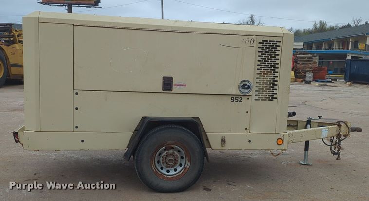 image for item NZ9404 2008 Doosan 400 air compressor