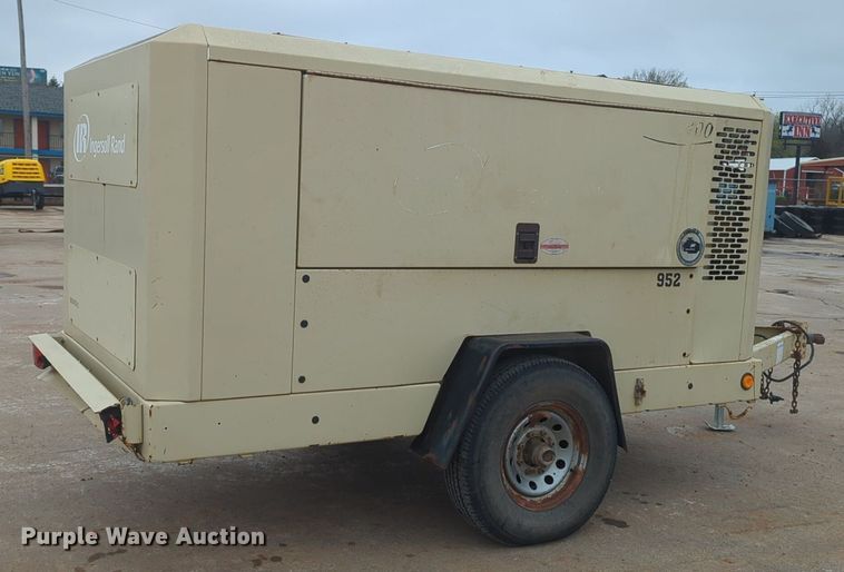 image for item NZ9404 2008 Doosan 400 air compressor