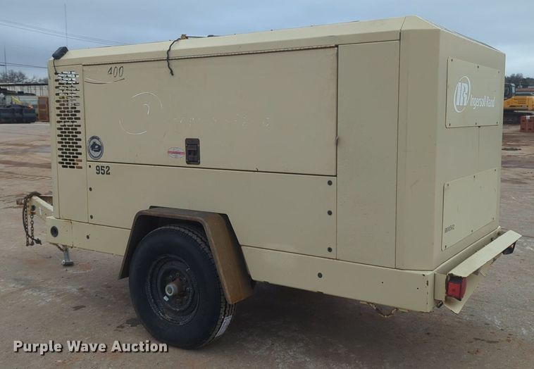 image for item NZ9404 2008 Doosan 400 air compressor