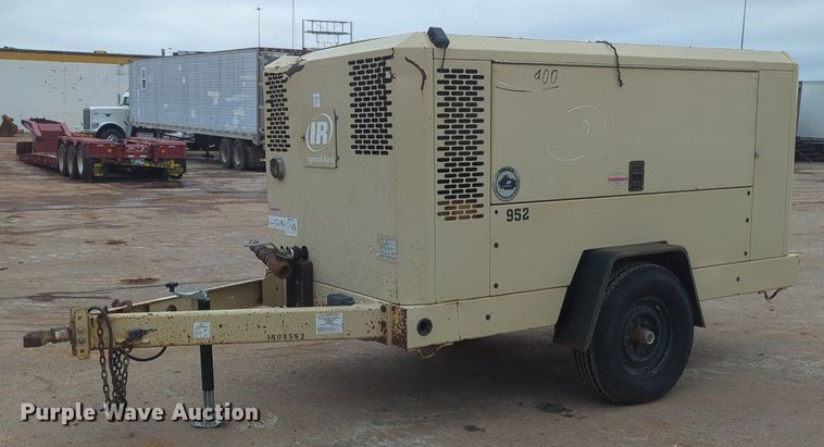 image for item NZ9404 2008 Doosan 400 air compressor