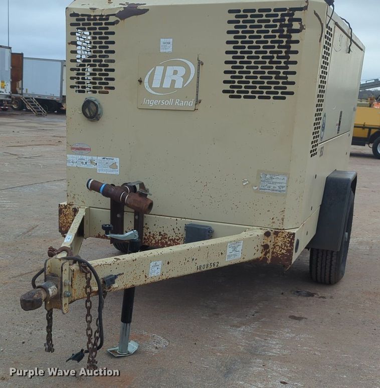 image for item NZ9404 2008 Doosan 400 air compressor