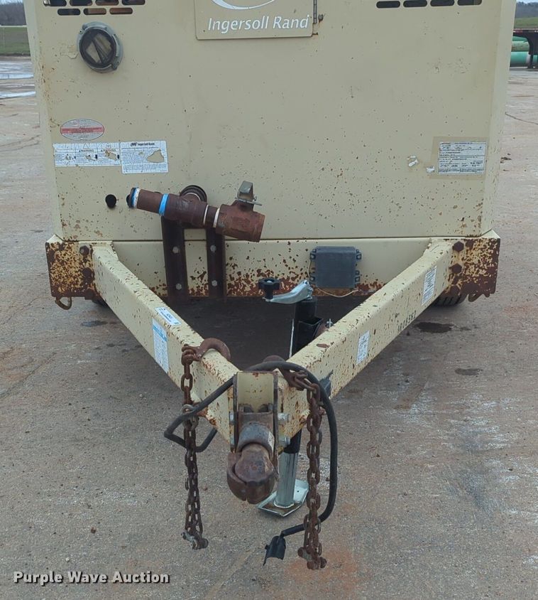 image for item NZ9404 2008 Doosan 400 air compressor