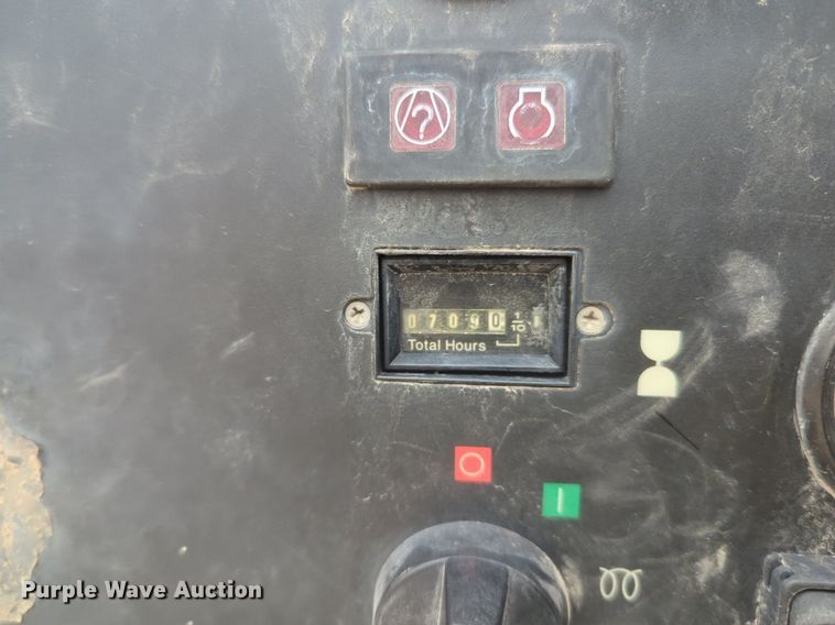 image for item NZ9404 2008 Doosan 400 air compressor