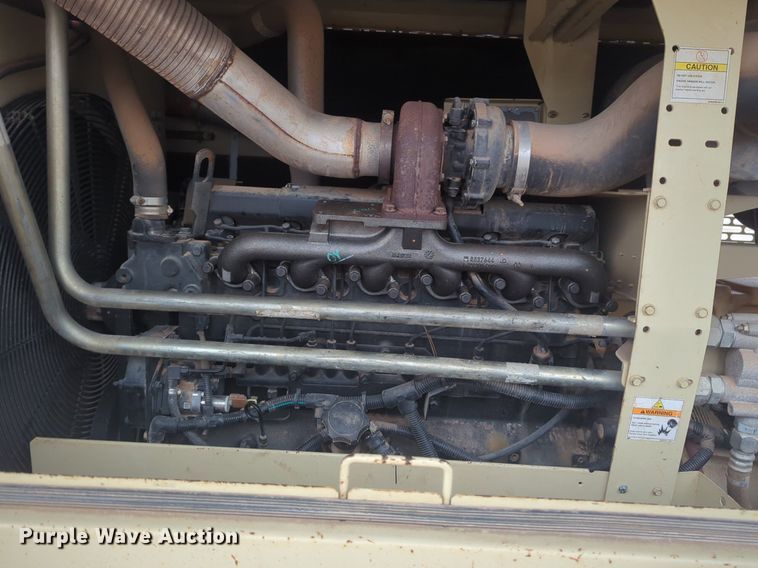 image for item NZ9404 2008 Doosan 400 air compressor