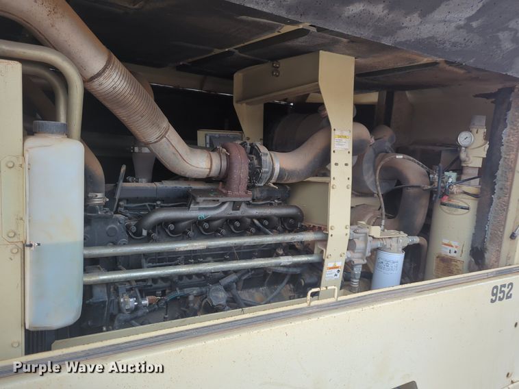 image for item NZ9404 2008 Doosan 400 air compressor