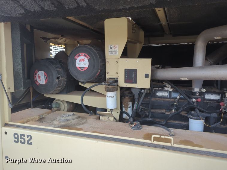 image for item NZ9404 2008 Doosan 400 air compressor