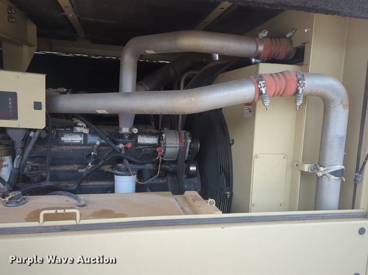 image for item NZ9404 2008 Doosan 400 air compressor