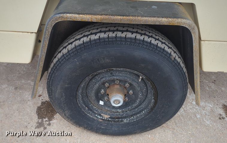 image for item NZ9404 2008 Doosan 400 air compressor