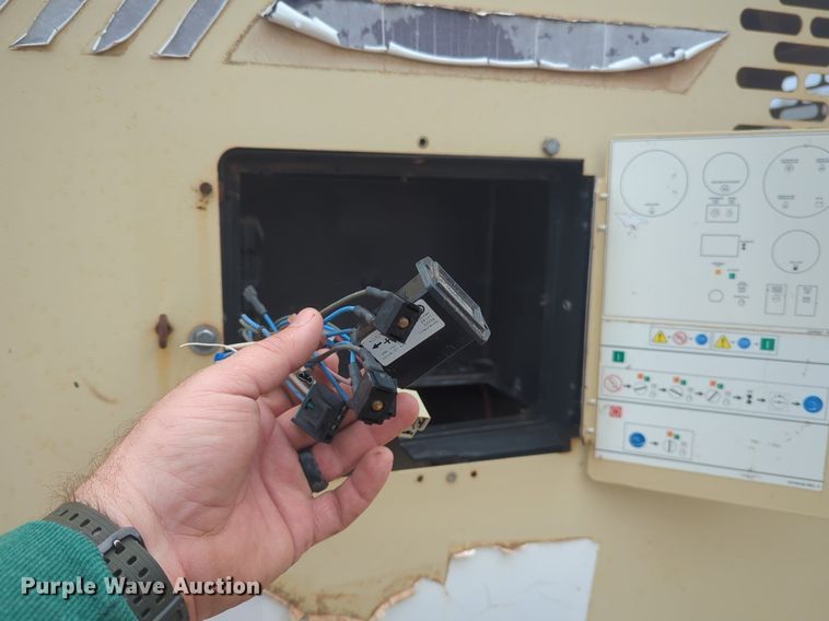 image for item NZ9405 2013 Doosan P600 air compressor