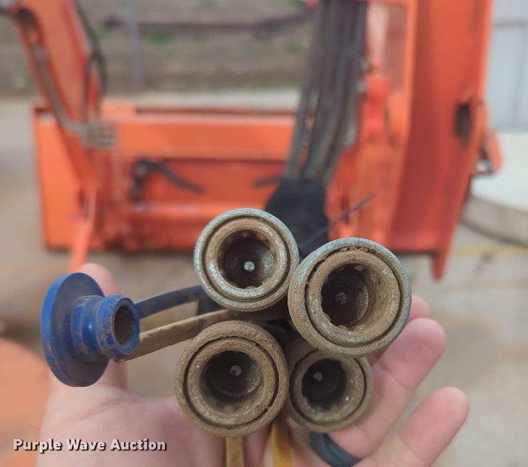 image for item NZ9407 Kubota LA1154 loader