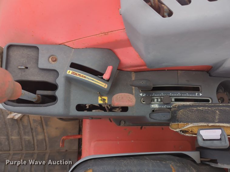 image for item NZ9408 Kubota  M6060D tractor