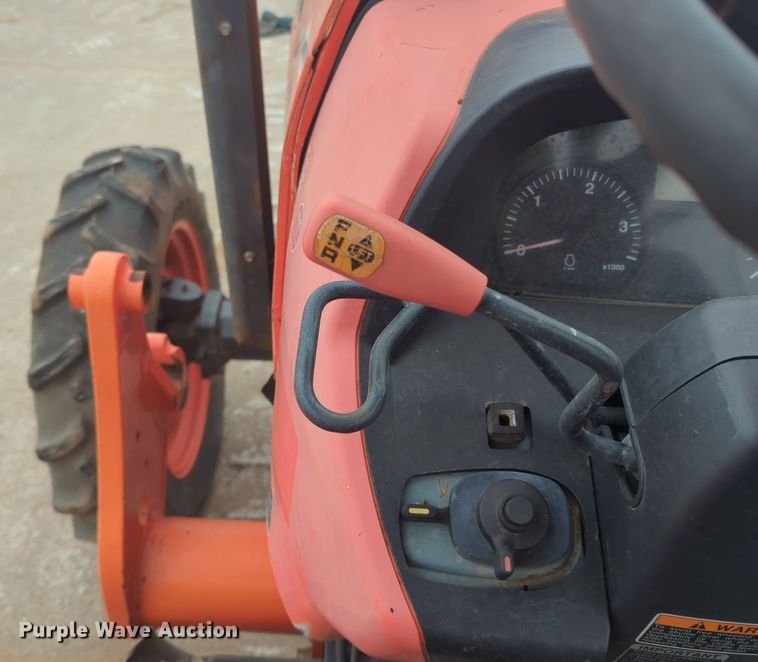 image for item NZ9408 Kubota  M6060D tractor