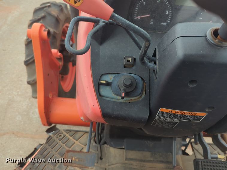 image for item NZ9408 Kubota  M6060D tractor