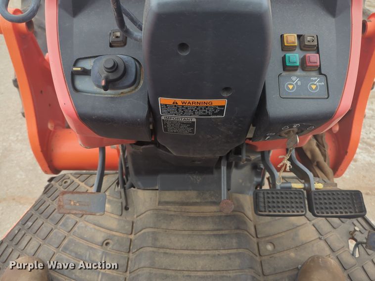 image for item NZ9408 Kubota  M6060D tractor