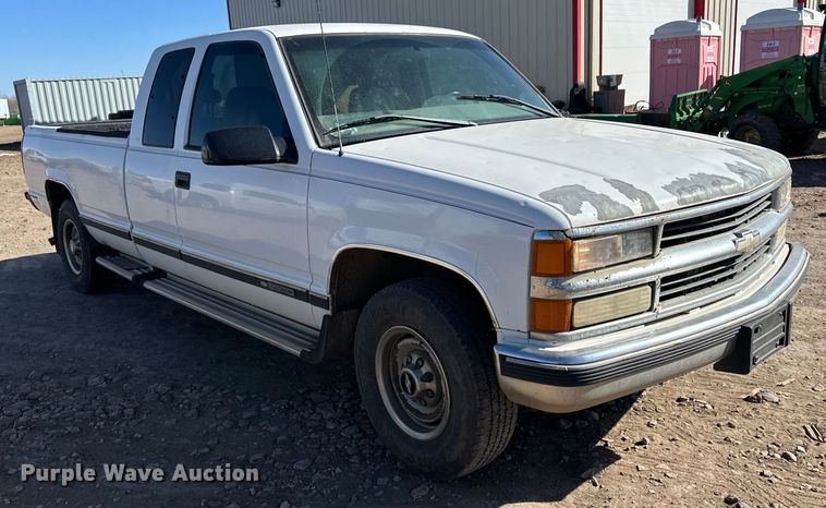 image for item OA9689 1998 Chevrolet C2500 Ext. Cab pickup truck