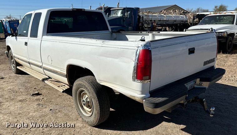 image for item OA9689 1998 Chevrolet C2500 Ext. Cab pickup truck
