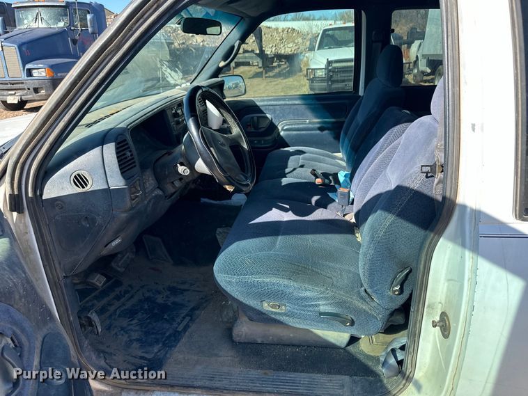 image for item OA9689 1998 Chevrolet C2500 Ext. Cab pickup truck