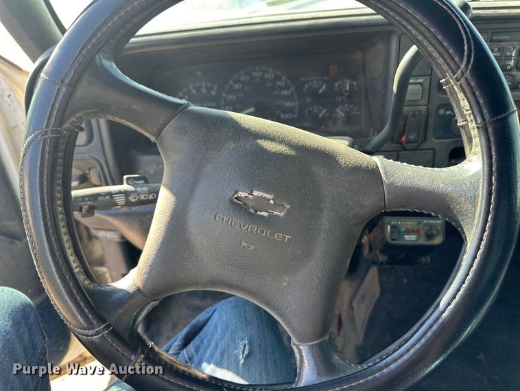 image for item OA9689 1998 Chevrolet C2500 Ext. Cab pickup truck