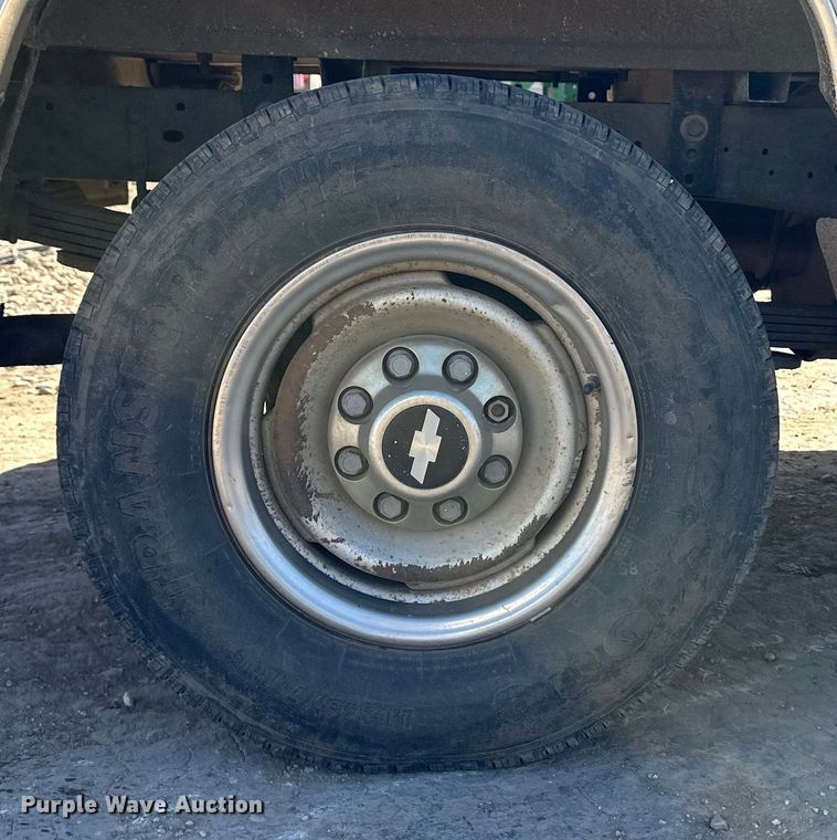 image for item OA9689 1998 Chevrolet C2500 Ext. Cab pickup truck