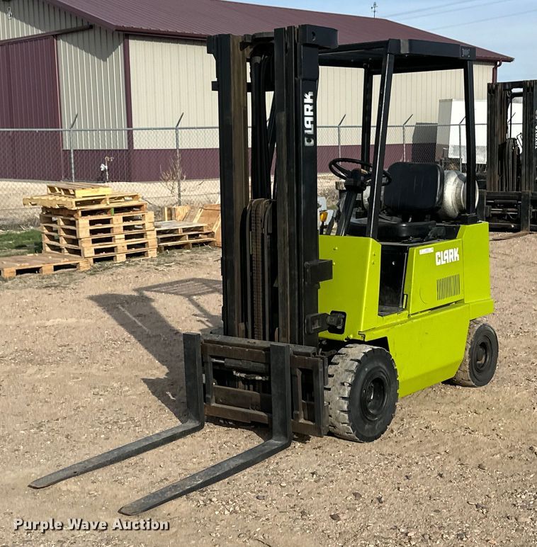image for item OA9693 Clark GPS15 forklift
