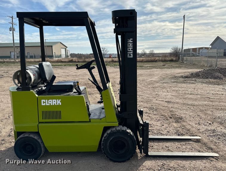 image for item OA9693 Clark GPS15 forklift