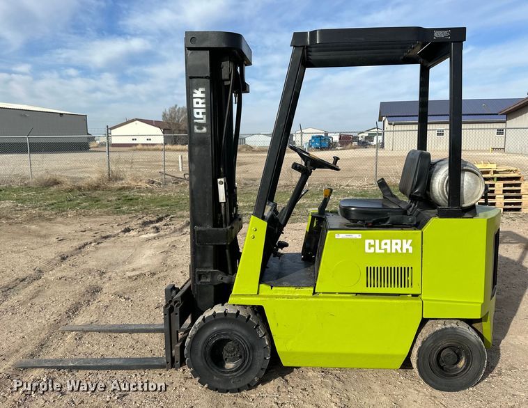 image for item OA9693 Clark GPS15 forklift