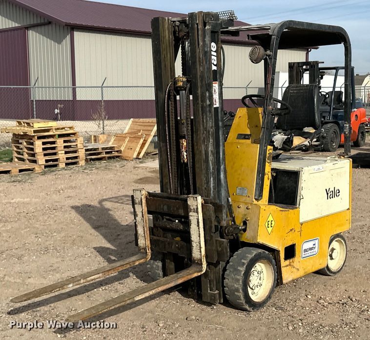 image for item OA9695 Yale forklift