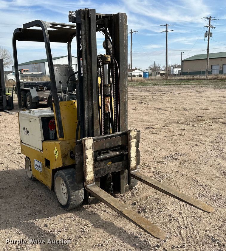 image for item OA9695 Yale forklift