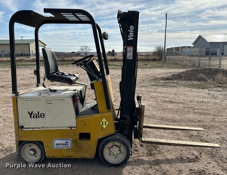 image for item OA9695 Yale forklift