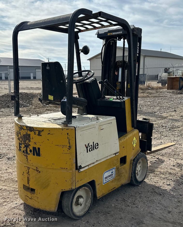 image for item OA9695 Yale forklift