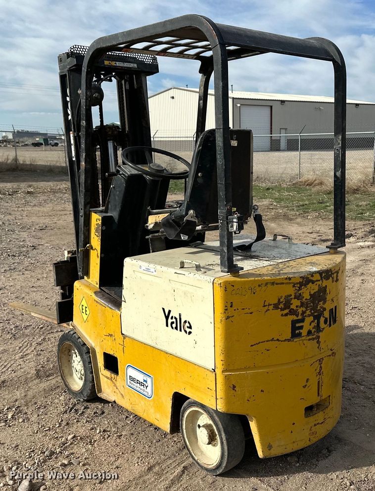 image for item OA9695 Yale forklift