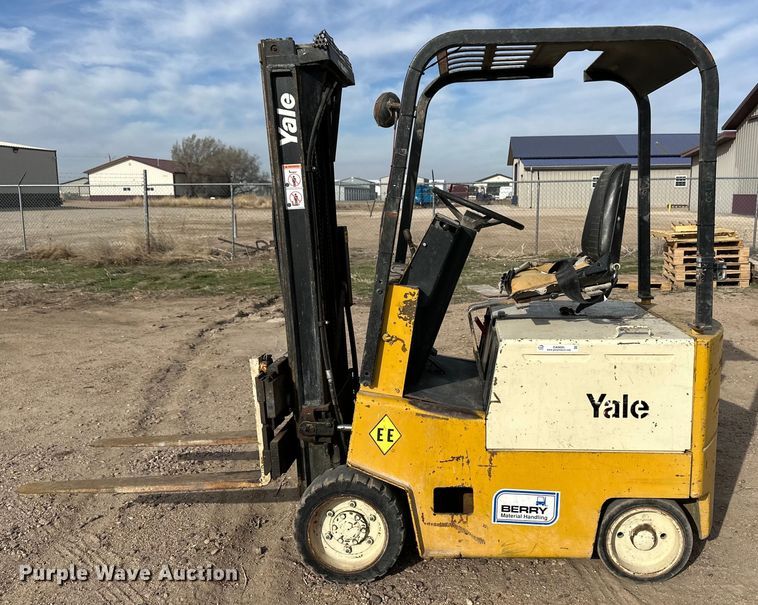 image for item OA9695 Yale forklift