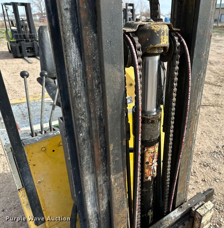 image for item OA9695 Yale forklift