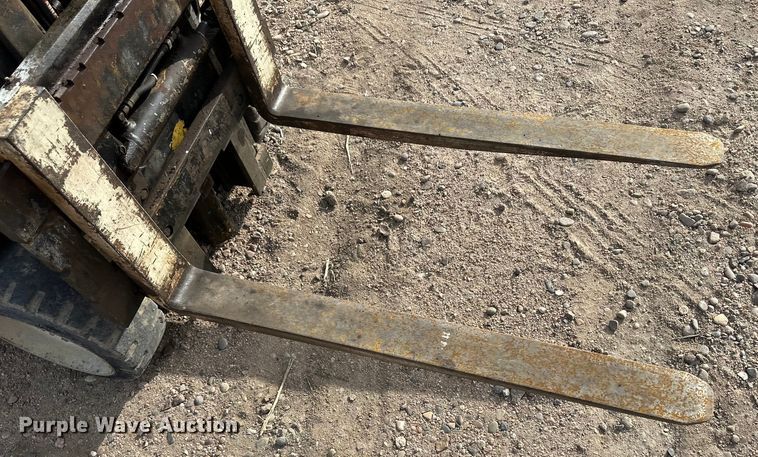 image for item OA9695 Yale forklift