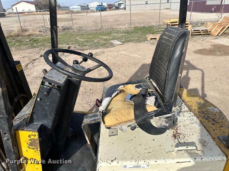 image for item OA9695 Yale forklift
