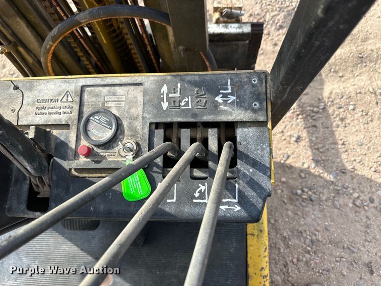 image for item OA9695 Yale forklift