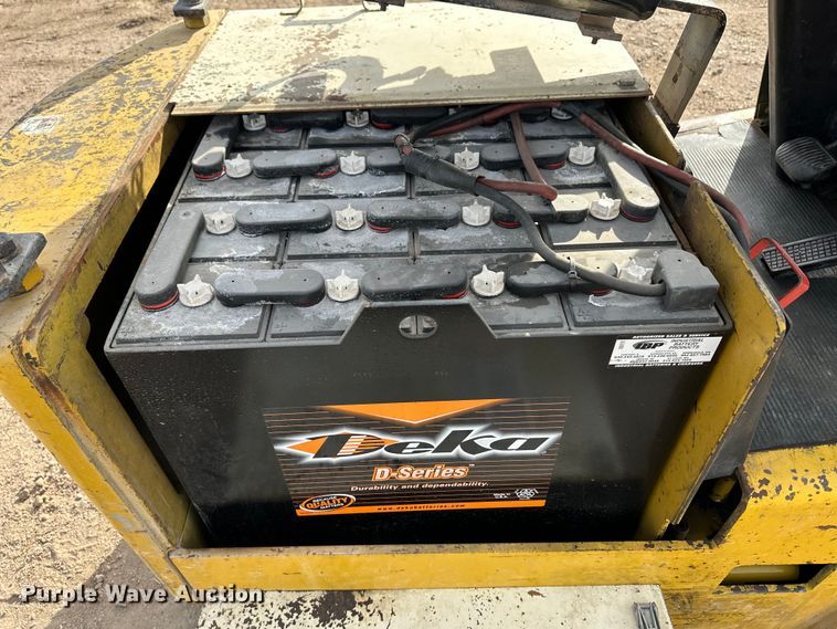 image for item OA9695 Yale forklift