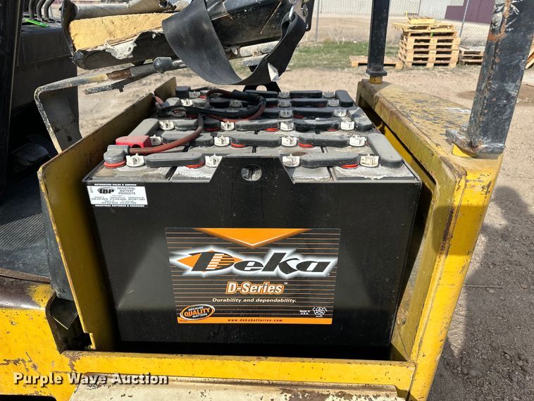 image for item OA9695 Yale forklift